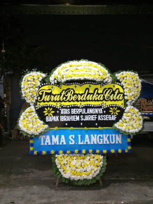 Papan Bunga Duka di Tirtonirmolo